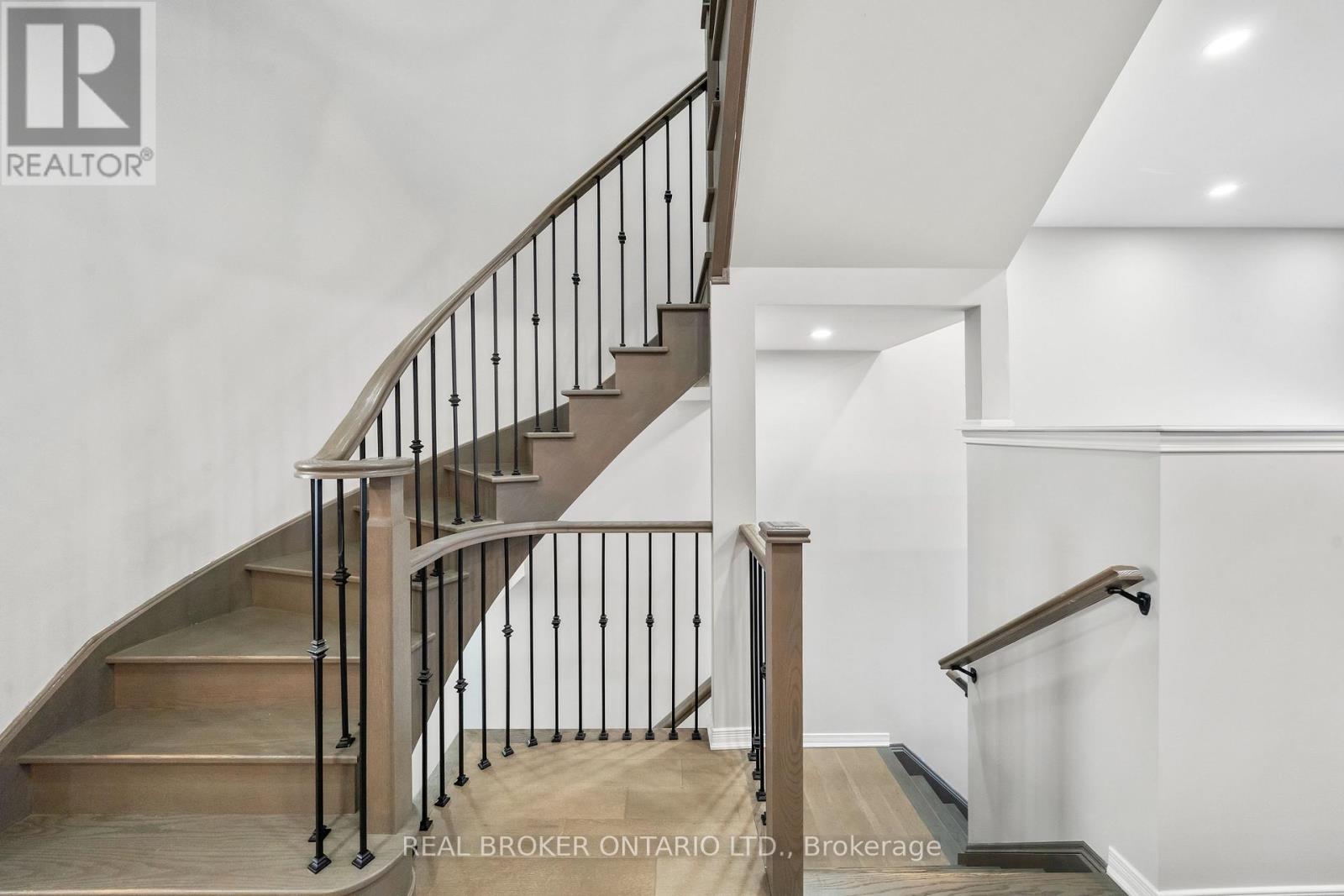 Photo 16 of 114 Preston Meadow Avenue, Mississauga ON