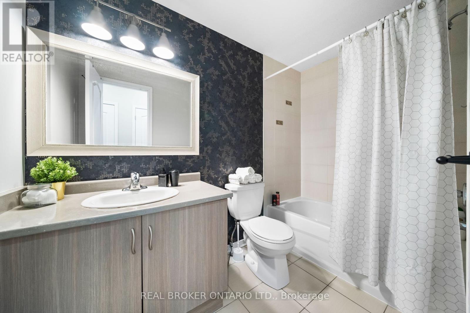 Photo 23 of 114 Preston Meadow Avenue, Mississauga ON