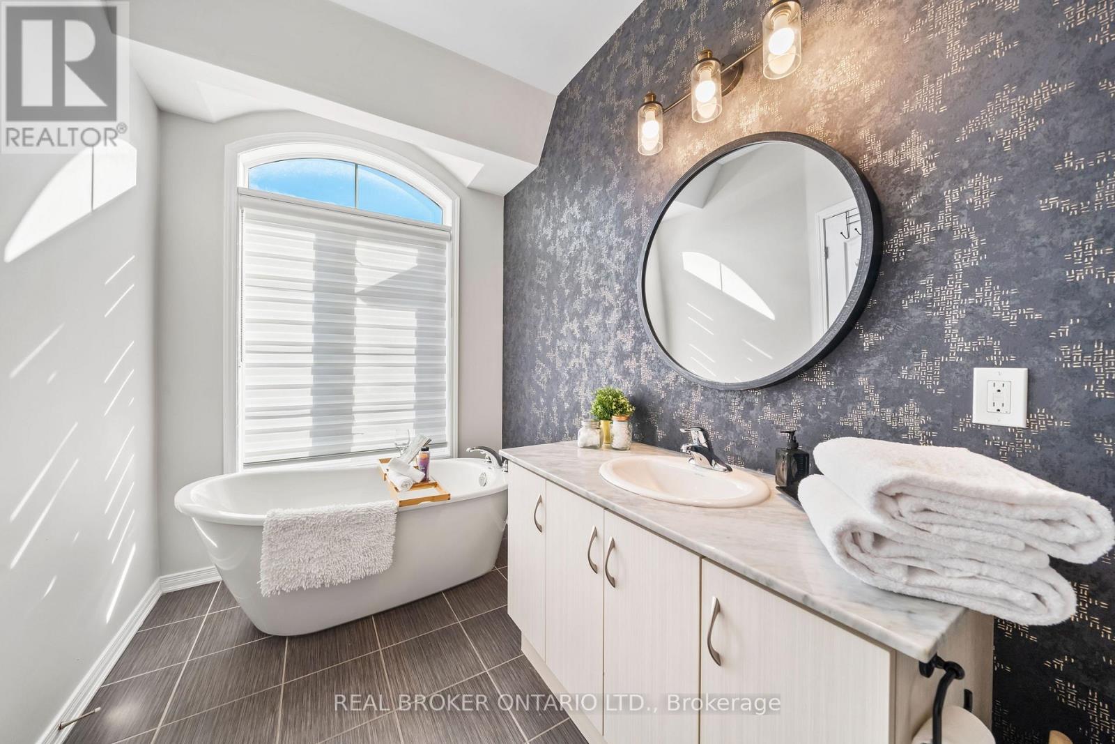 Photo 31 of 114 Preston Meadow Avenue, Mississauga ON