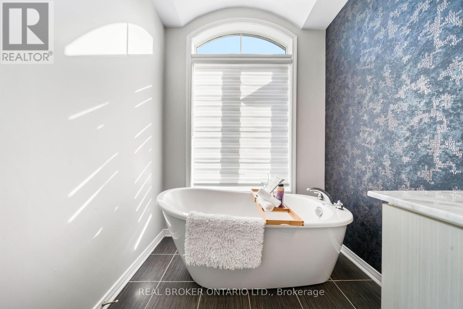Photo 32 of 114 Preston Meadow Avenue, Mississauga ON
