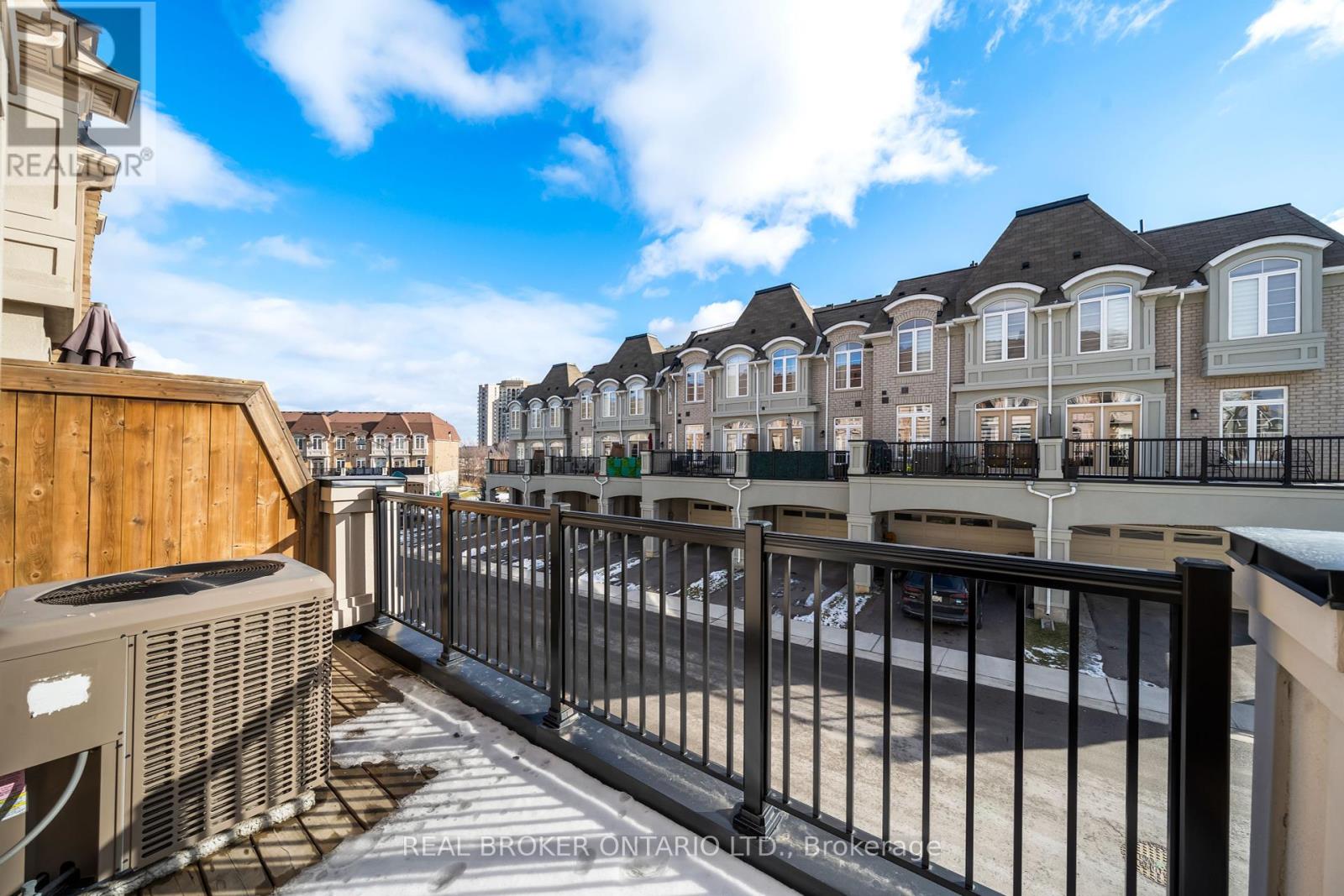 Photo 39 of 114 Preston Meadow Avenue, Mississauga ON