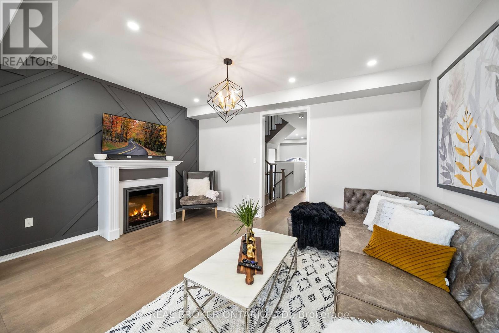 Photo 4 of 114 Preston Meadow Avenue, Mississauga ON