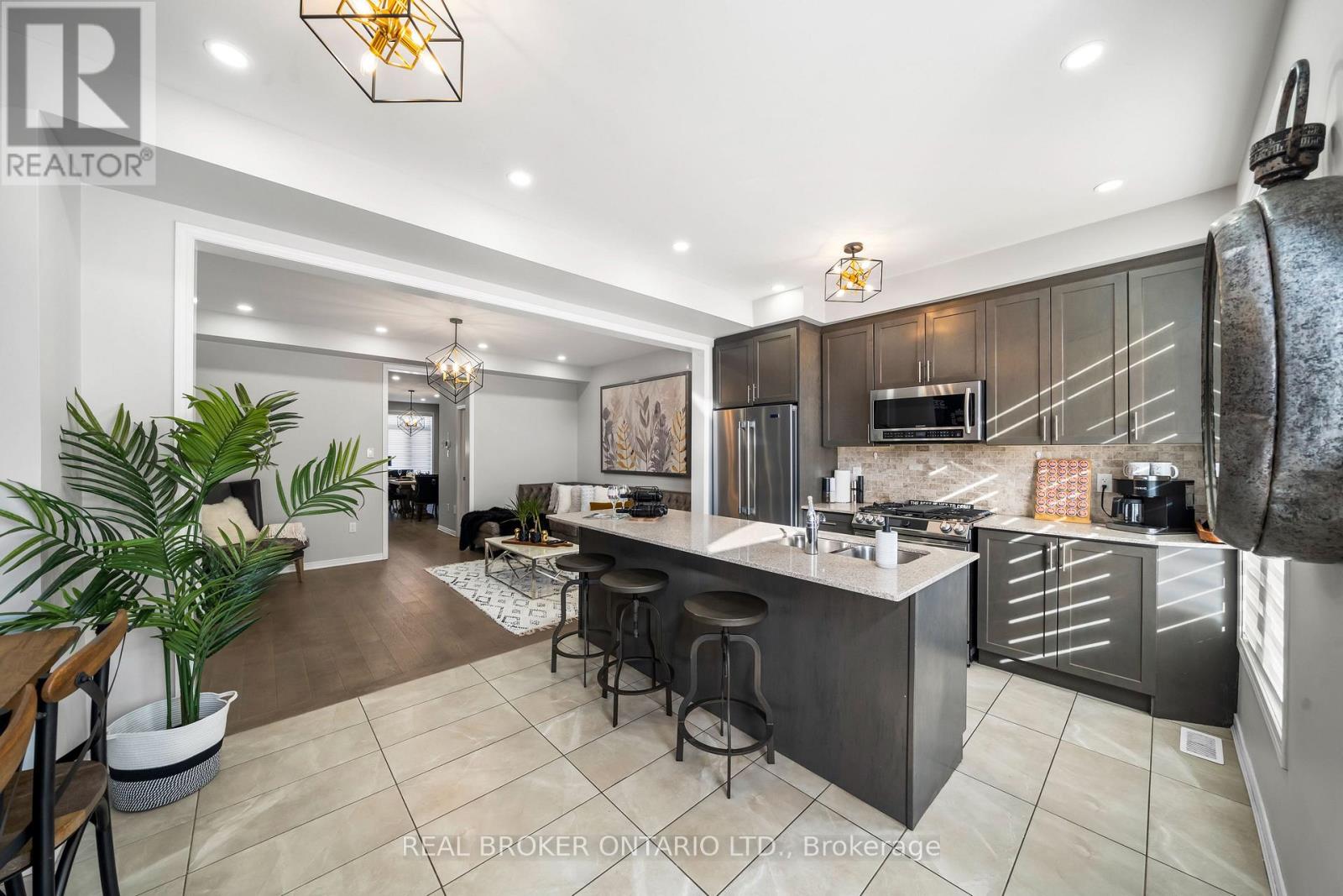 Photo 7 of 114 Preston Meadow Avenue, Mississauga ON