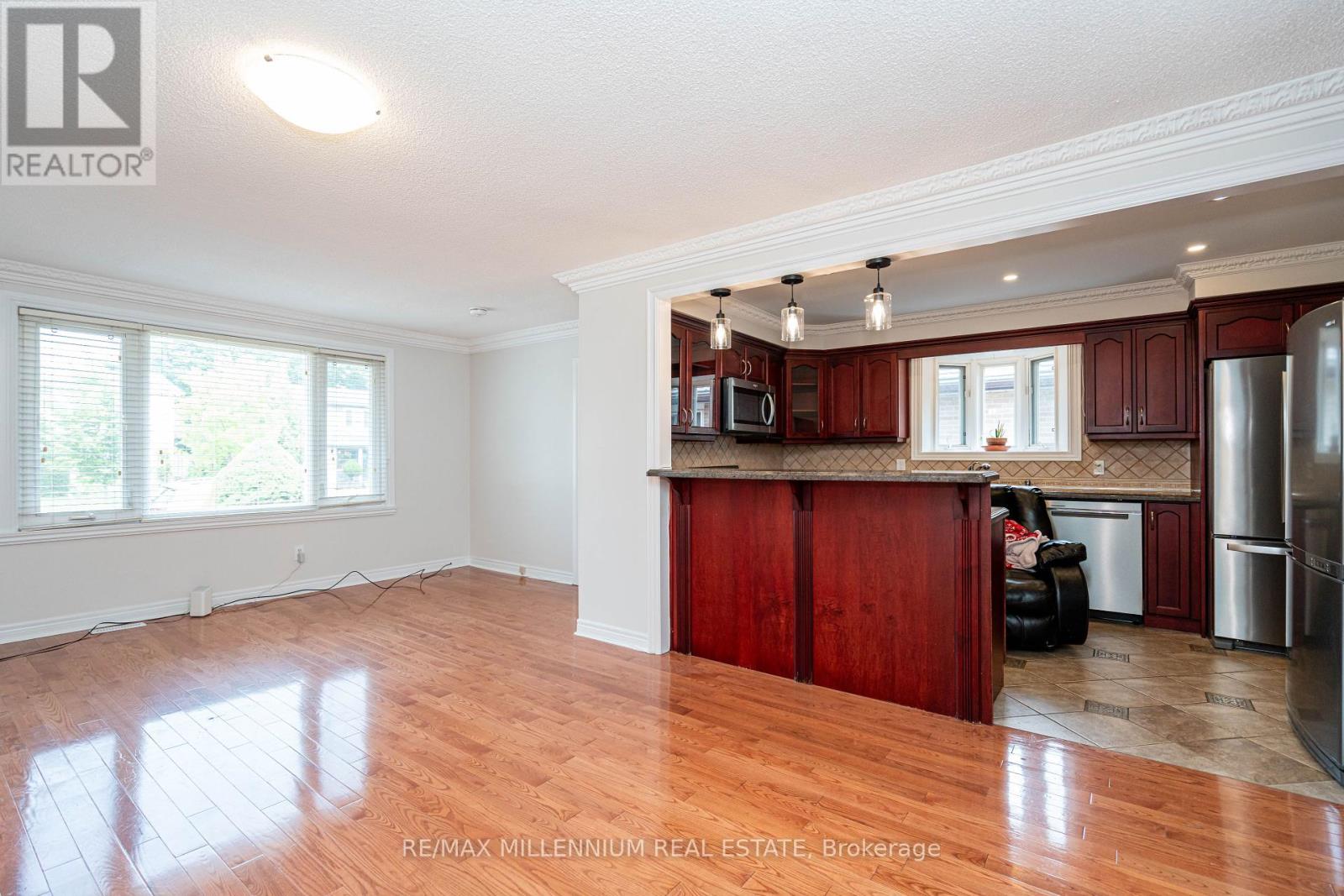Photo 10 of 120 Madoc Drive, Brampton ON