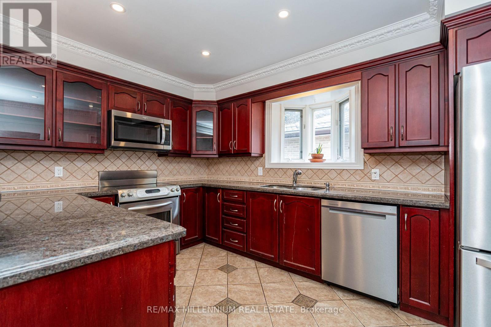 Photo 12 of 120 Madoc Drive, Brampton ON