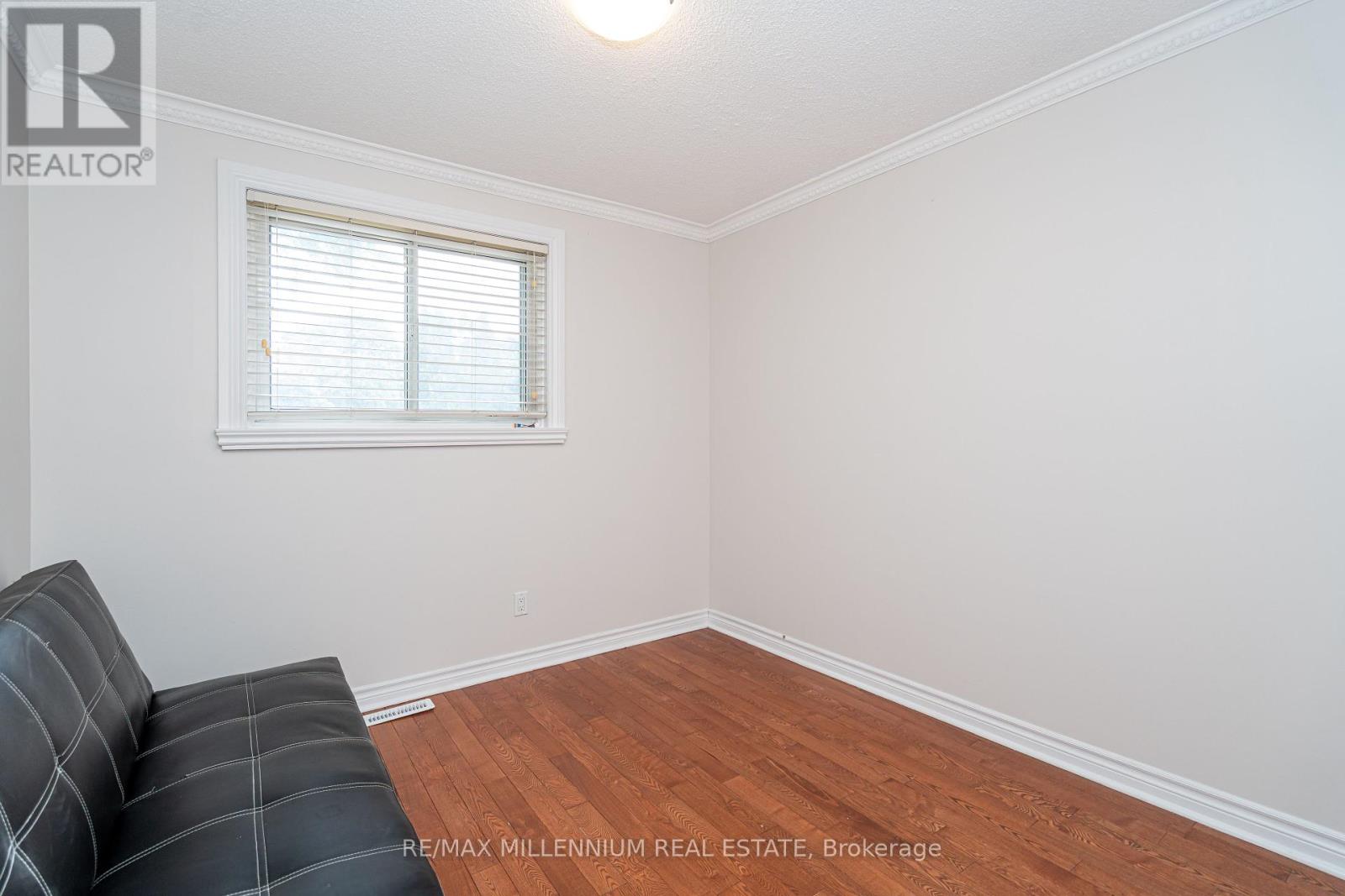 Photo 25 of 120 Madoc Drive, Brampton ON