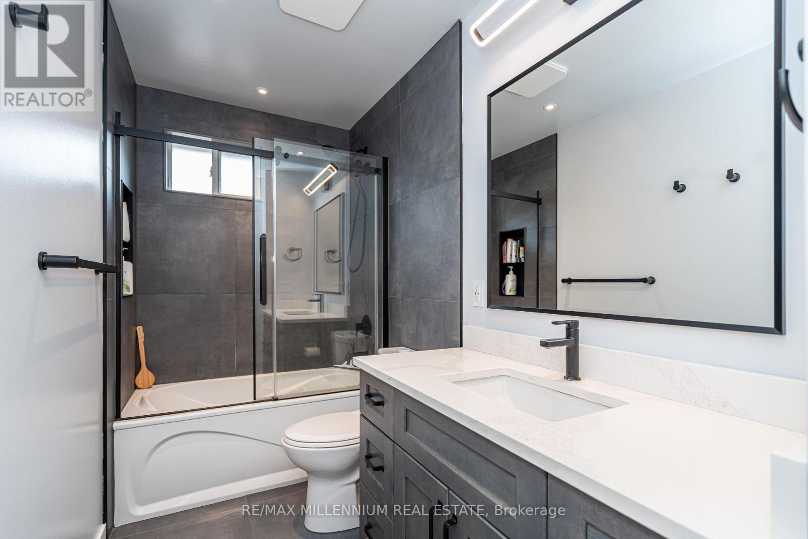 Photo 29 of 120 Madoc Drive, Brampton ON
