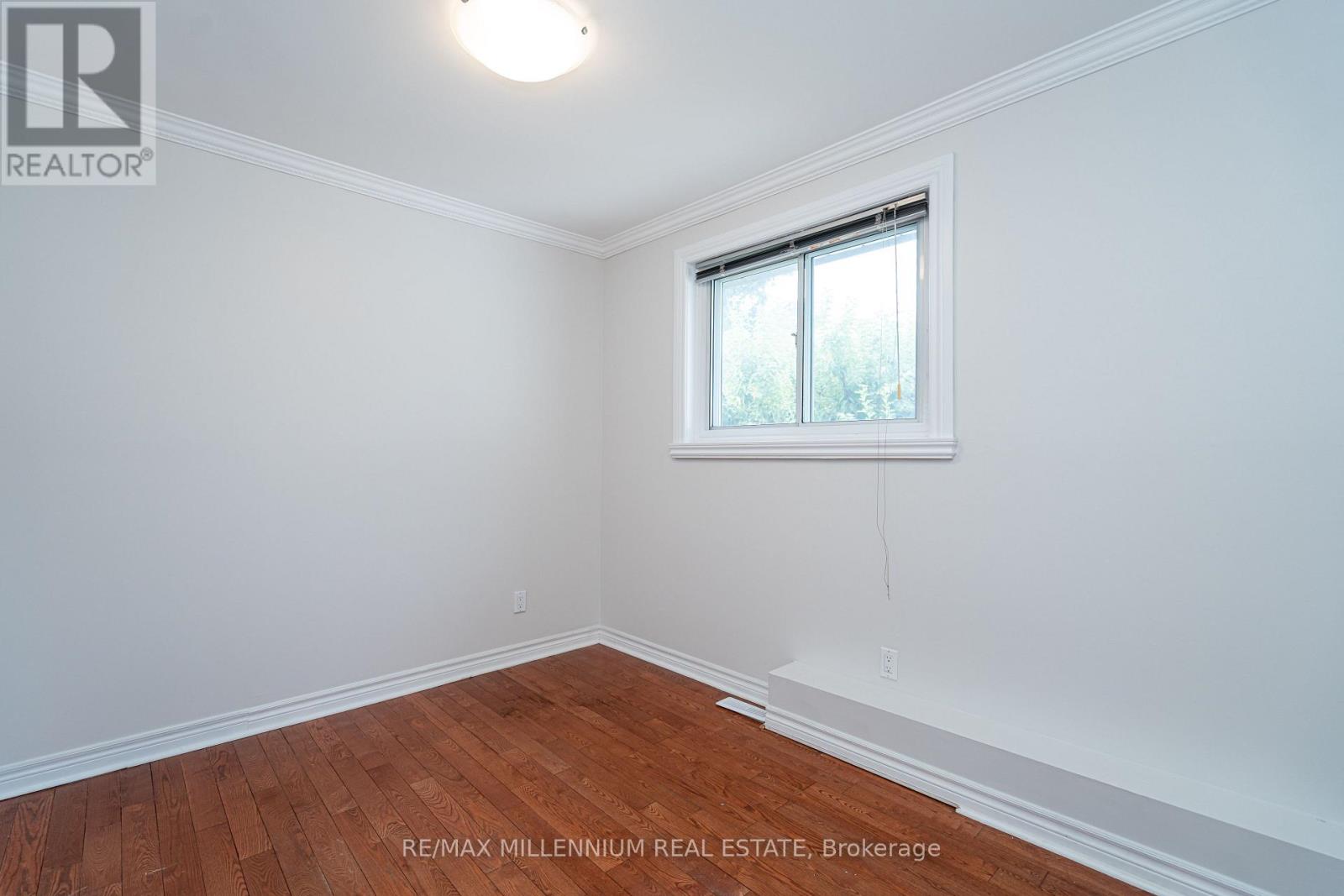 Photo 32 of 120 Madoc Drive, Brampton ON