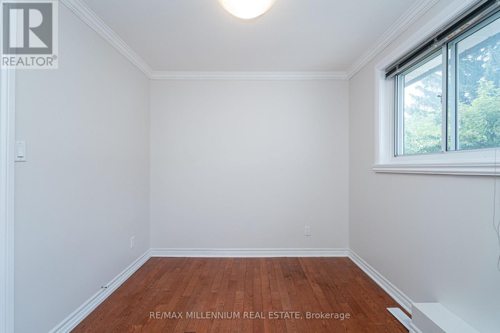 Photo 33 of 120 Madoc Drive, Brampton ON