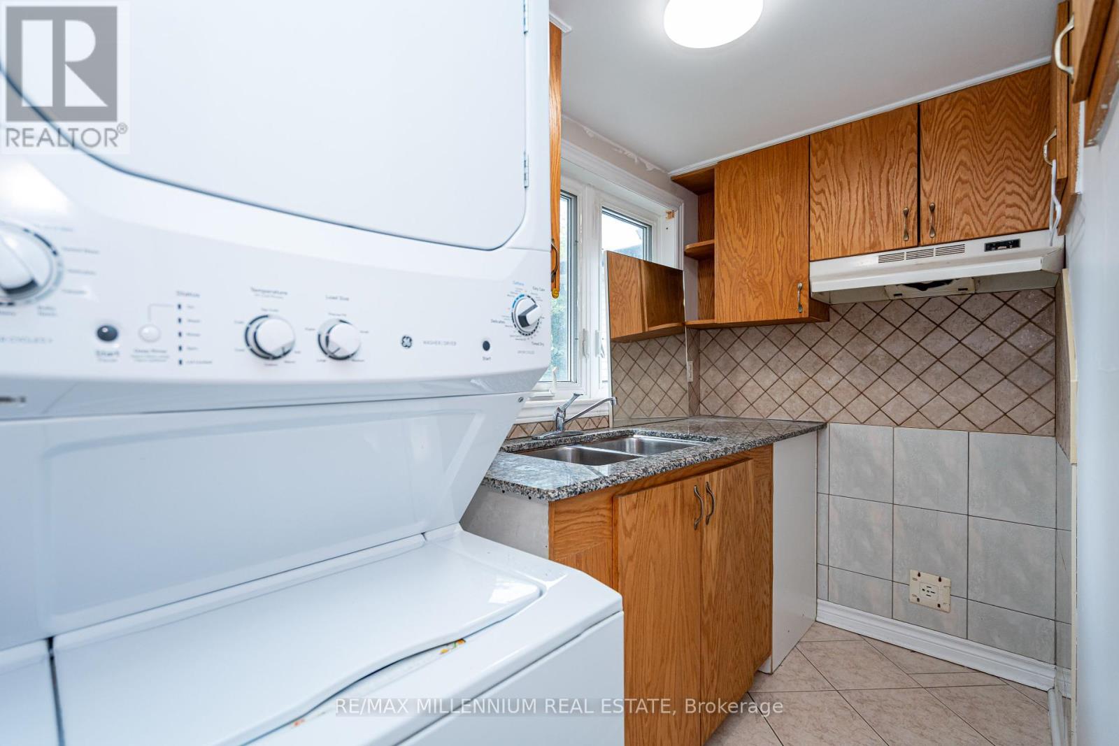 Photo 38 of 120 Madoc Drive, Brampton ON