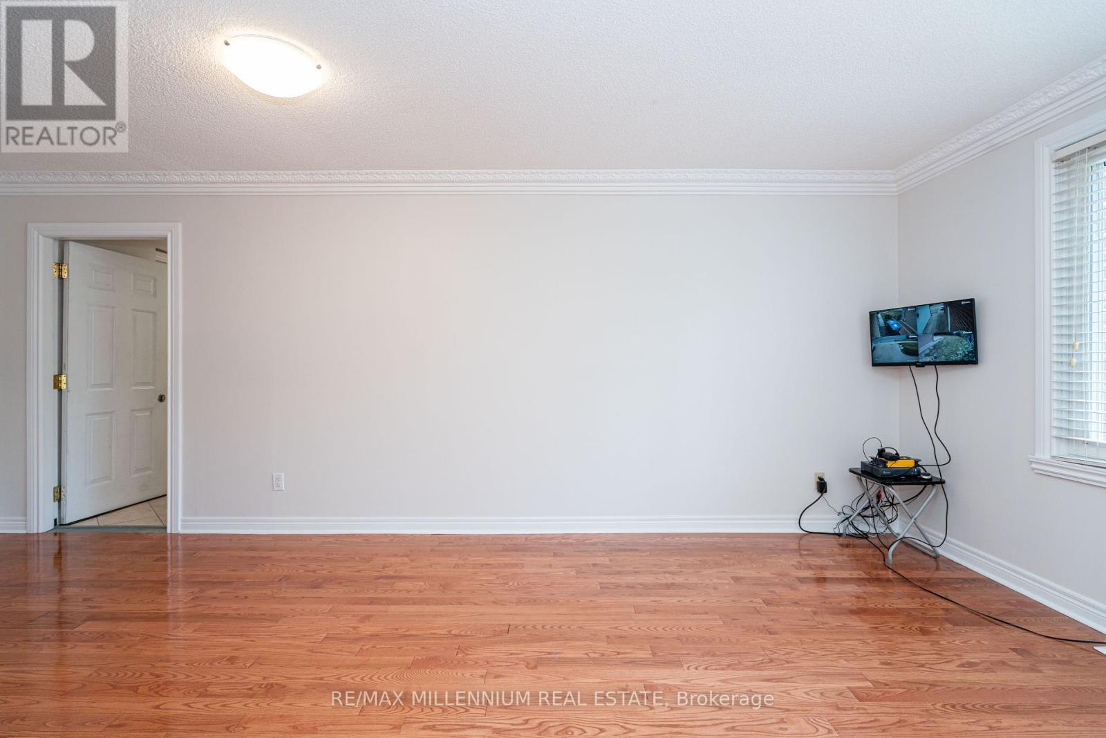 Photo 4 of 120 Madoc Drive, Brampton ON