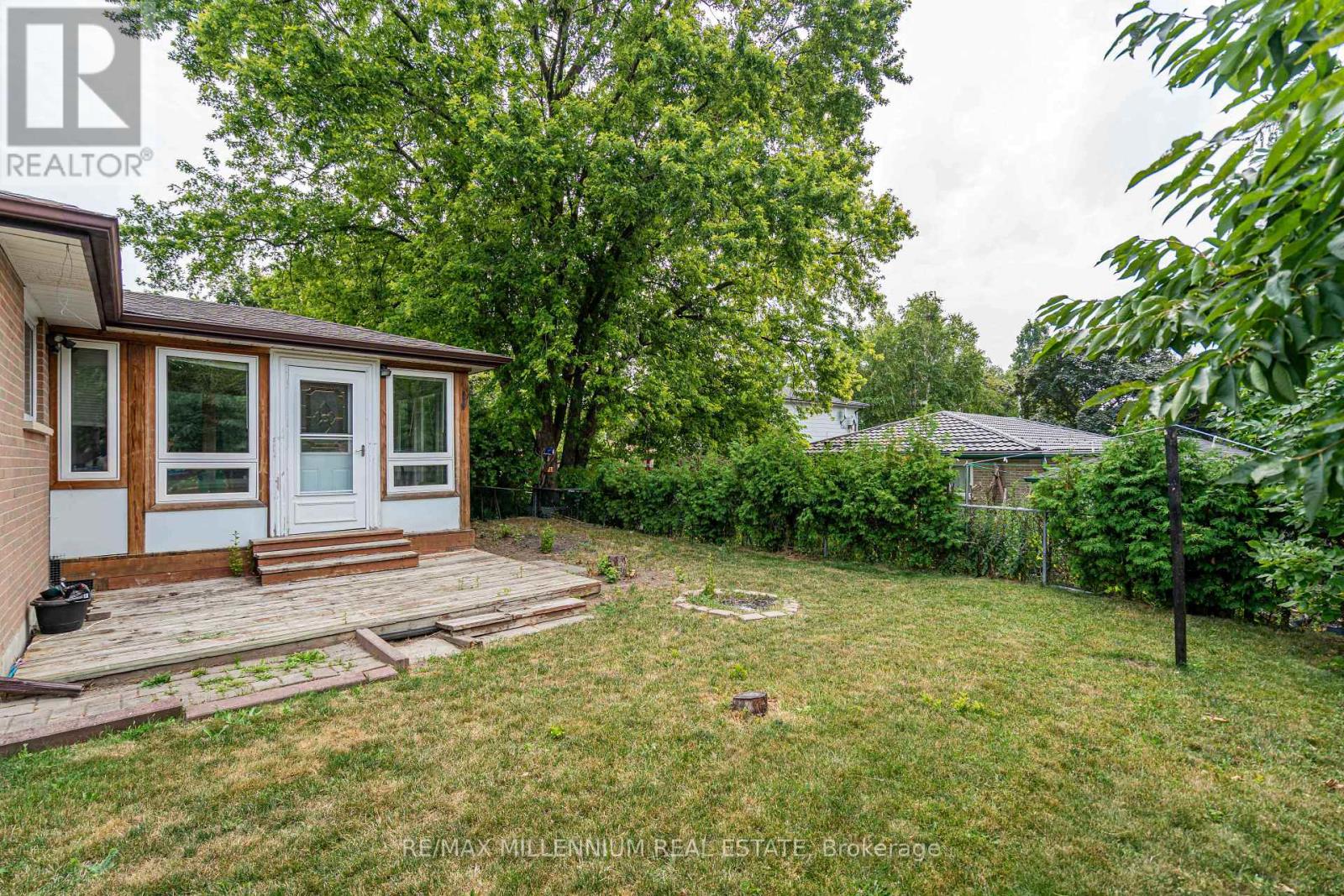 Photo 40 of 120 Madoc Drive, Brampton ON