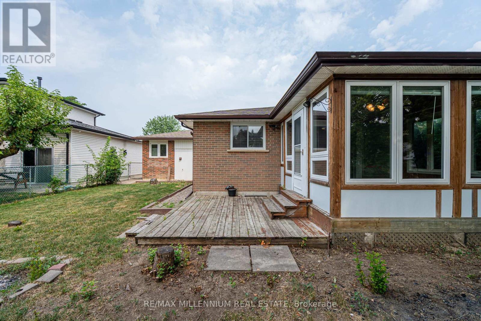 Photo 42 of 120 Madoc Drive, Brampton ON