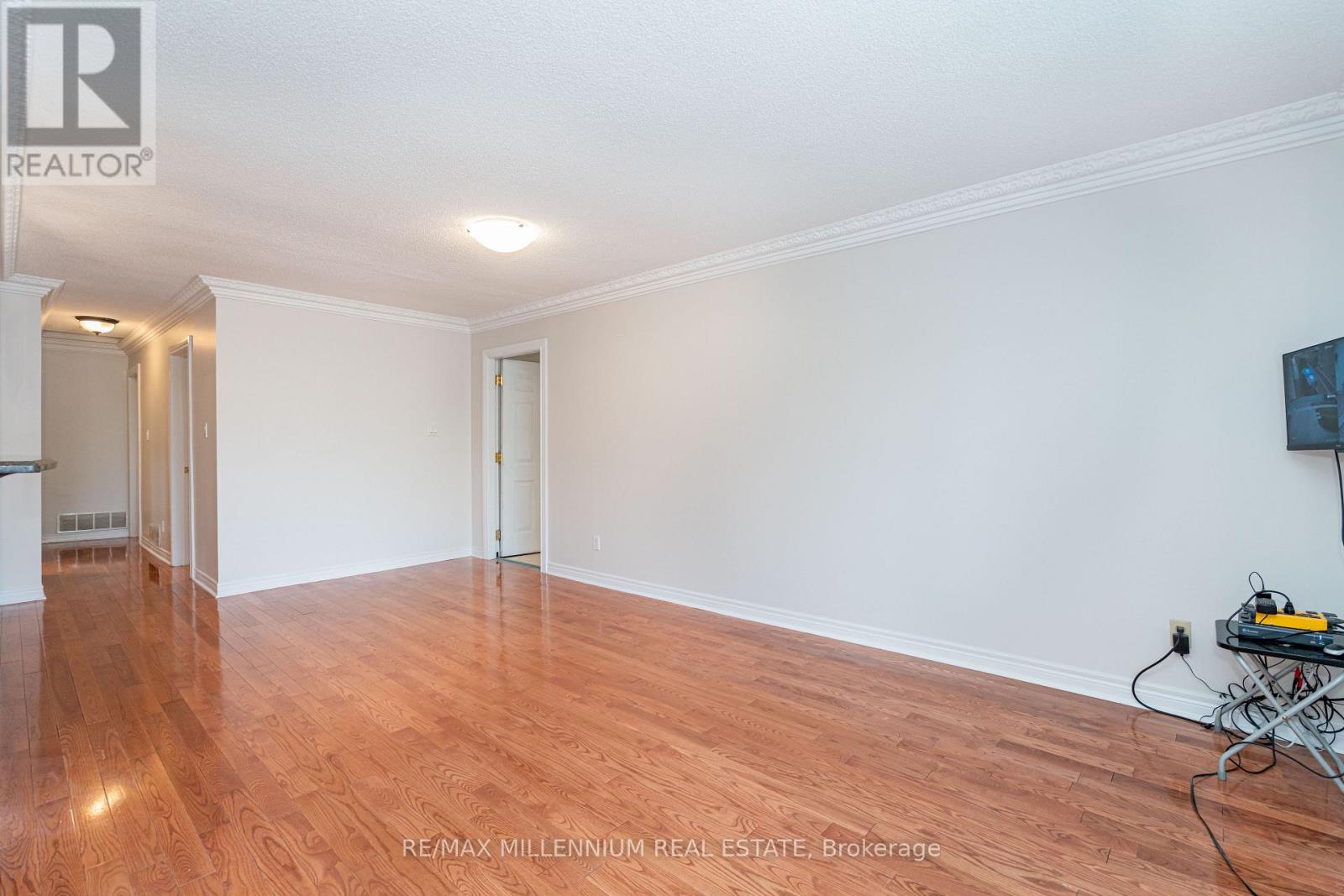 Photo 5 of 120 Madoc Drive, Brampton ON