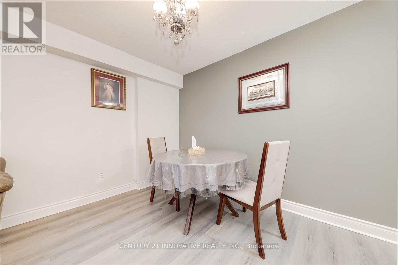 Photo 8 of 1004 10 Markbrook Lane, Toronto ON