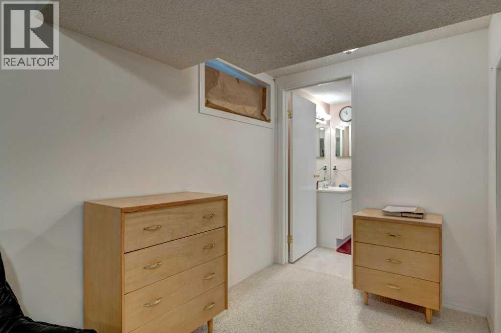 Single Family House Bungalow for Sale in   Avenue SW Haysboro Calgary 