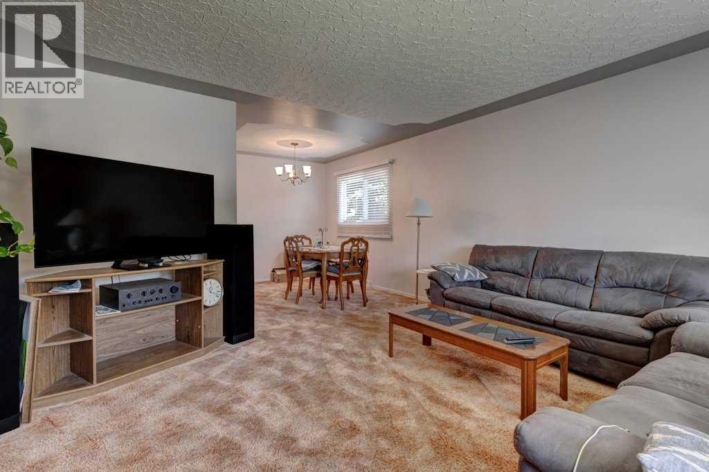 Single Family House Bungalow for Sale in   Avenue SW Haysboro Calgary 