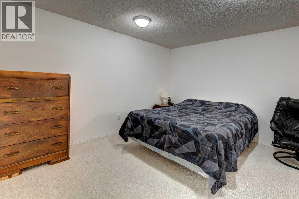 Single Family House Bungalow for Sale in   Avenue SW Haysboro Calgary 