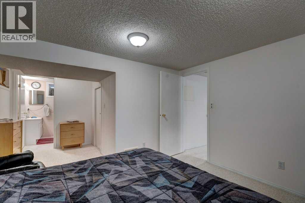 Single Family House Bungalow for Sale in   Avenue SW Haysboro Calgary 
