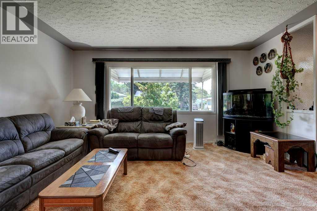 Single Family House Bungalow for Sale in   Avenue SW Haysboro Calgary 