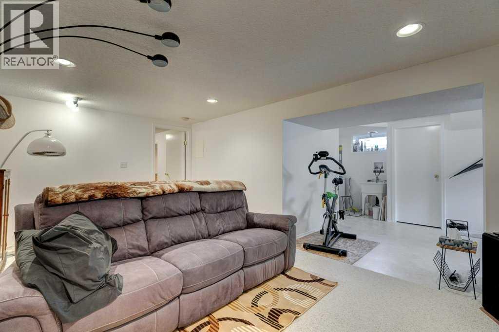 Single Family House Bungalow for Sale in   Avenue SW Haysboro Calgary 