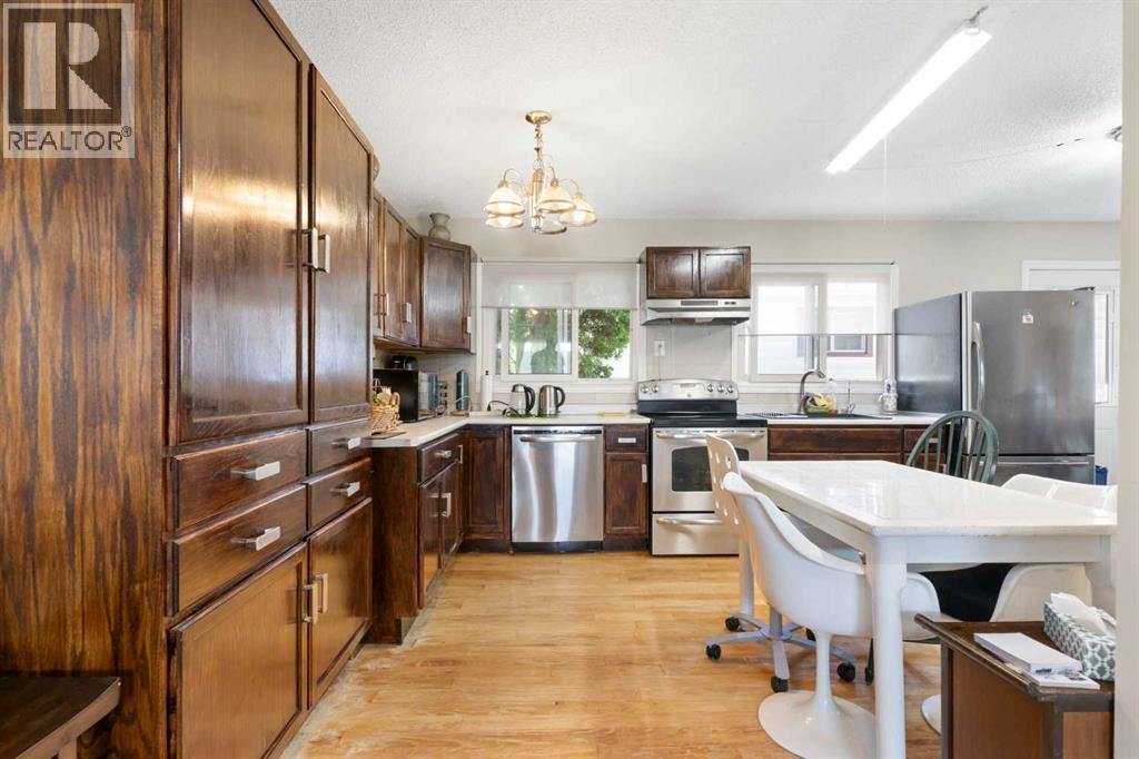 Single Family House Bungalow for Sale in  Hillgrove Drive SW Haysboro Calgary 