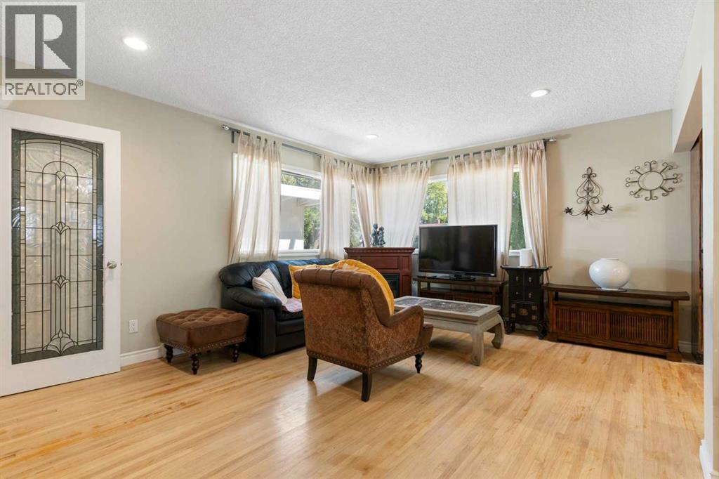 Single Family House Bungalow for Sale in  Hillgrove Drive SW Haysboro Calgary 