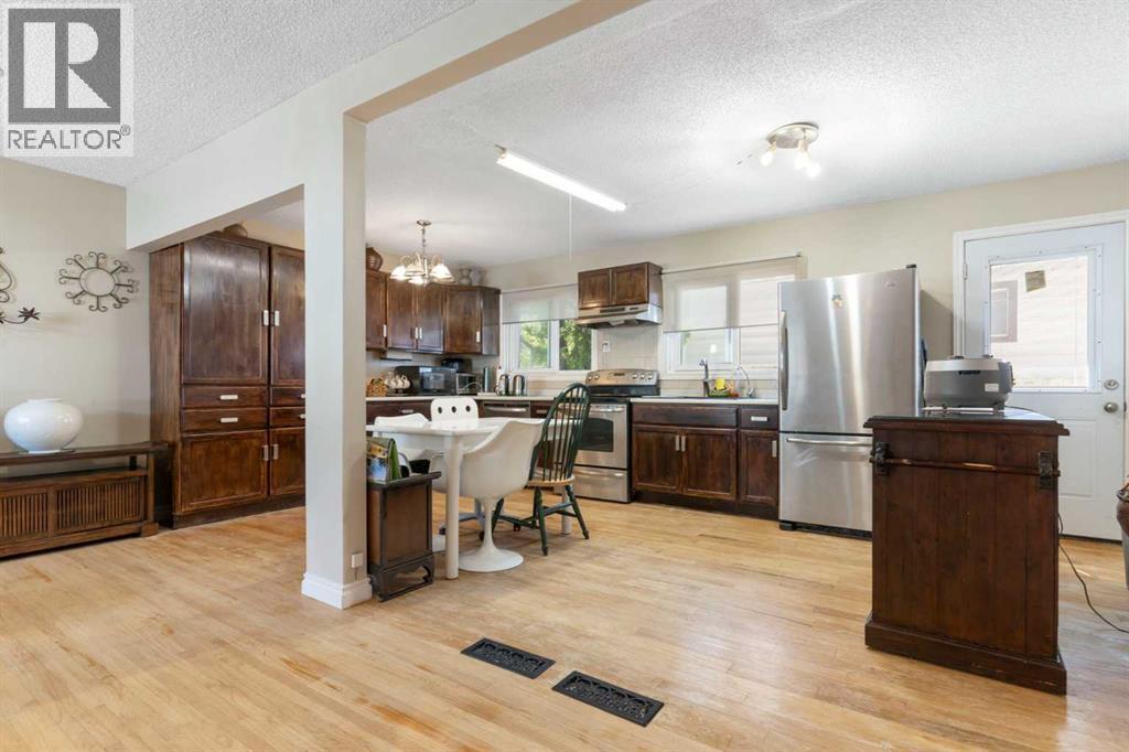 Single Family House Bungalow for Sale in  Hillgrove Drive SW Haysboro Calgary 