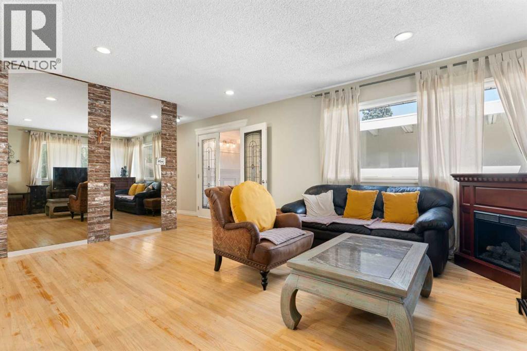 Single Family House Bungalow for Sale in  Hillgrove Drive SW Haysboro Calgary 