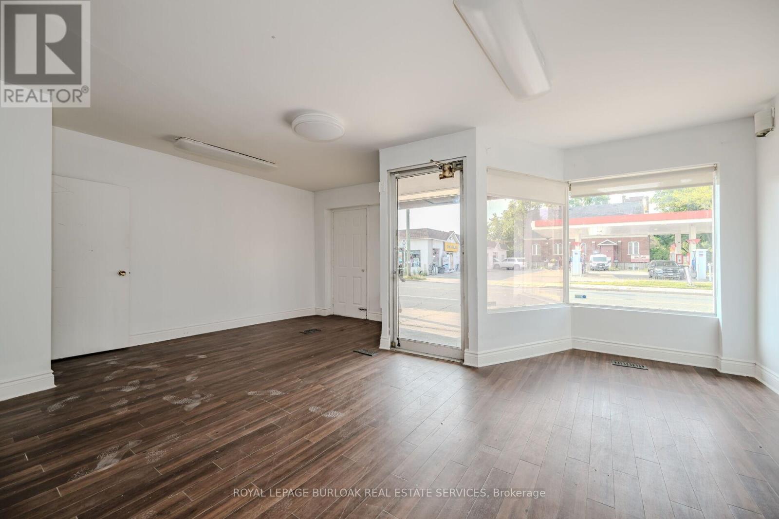 Photo 5 of 1345 Main Street E, Hamilton ON