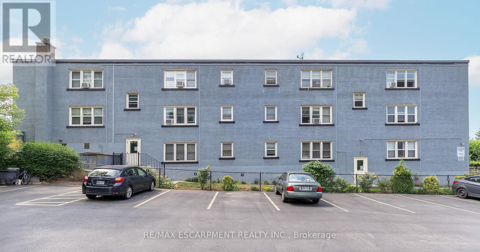 Photo 10 of 14 1759 King Street E, Hamilton ON