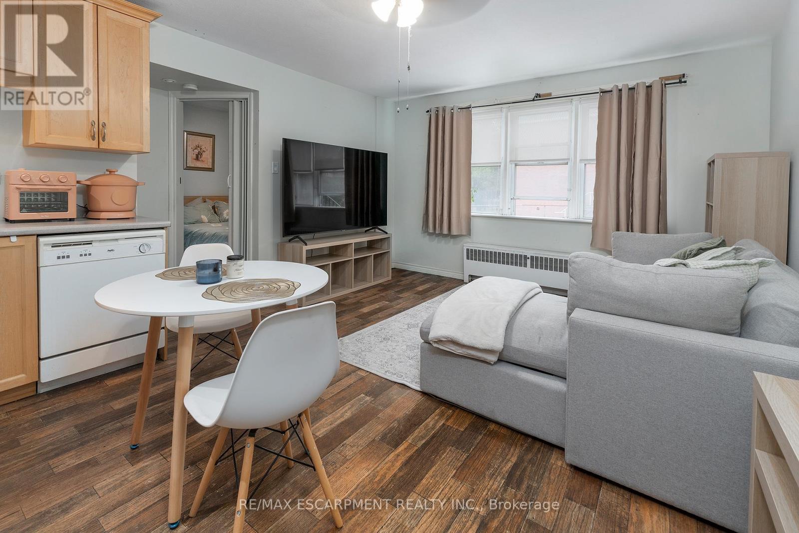 Photo 8 of 14 1759 King Street E, Hamilton ON