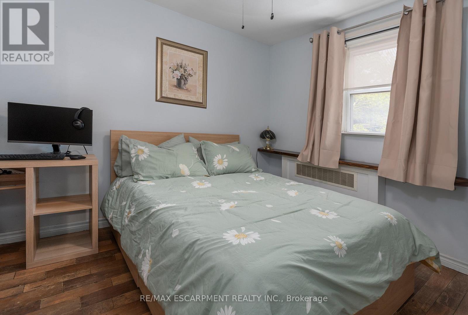 Photo 11 of 14 1759 King Street E, Hamilton ON
