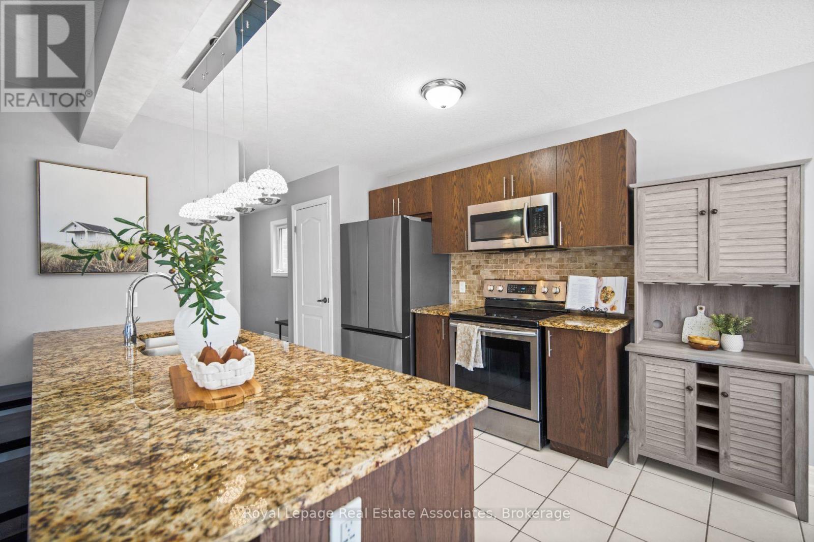 Photo 13 of 439 Moorlands Crescent, Kitchener ON