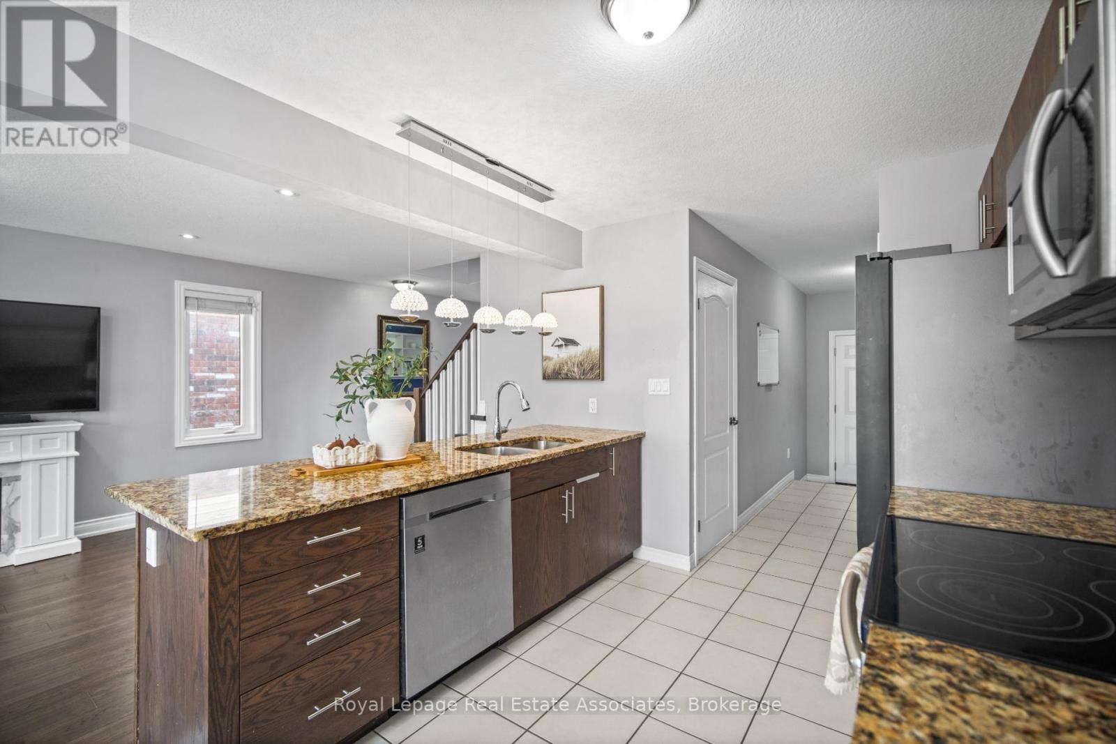 Photo 14 of 439 Moorlands Crescent, Kitchener ON
