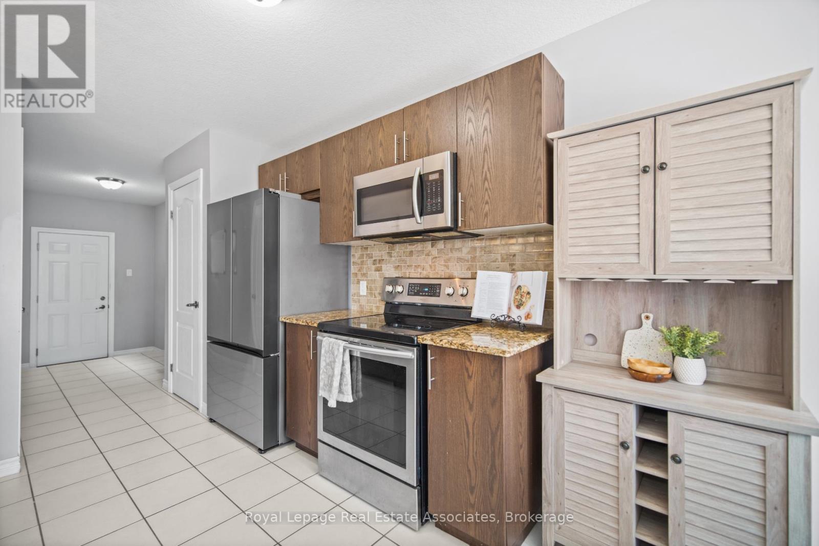Photo 15 of 439 Moorlands Crescent, Kitchener ON