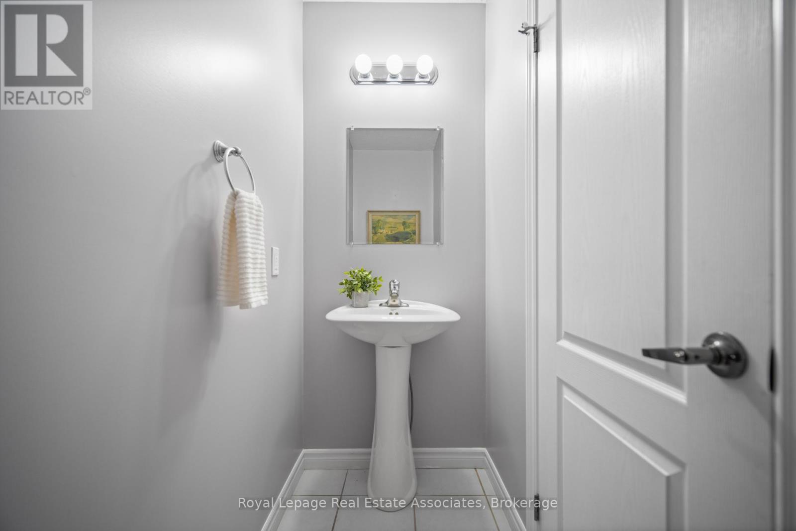 Photo 17 of 439 Moorlands Crescent, Kitchener ON