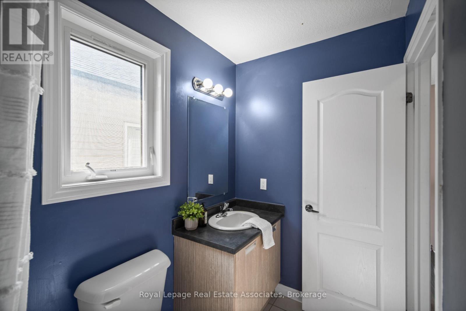 Photo 34 of 439 Moorlands Crescent, Kitchener ON