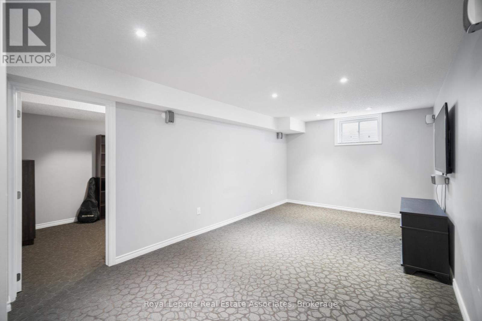 Photo 37 of 439 Moorlands Crescent, Kitchener ON