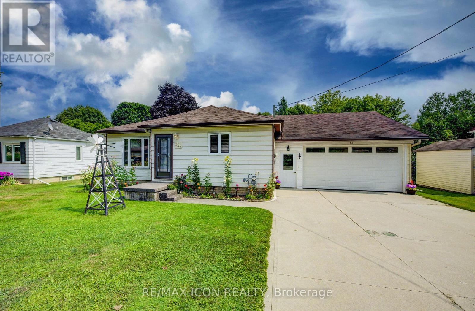 Photo 2 of 254 Wellington Street W, Wellington North ON