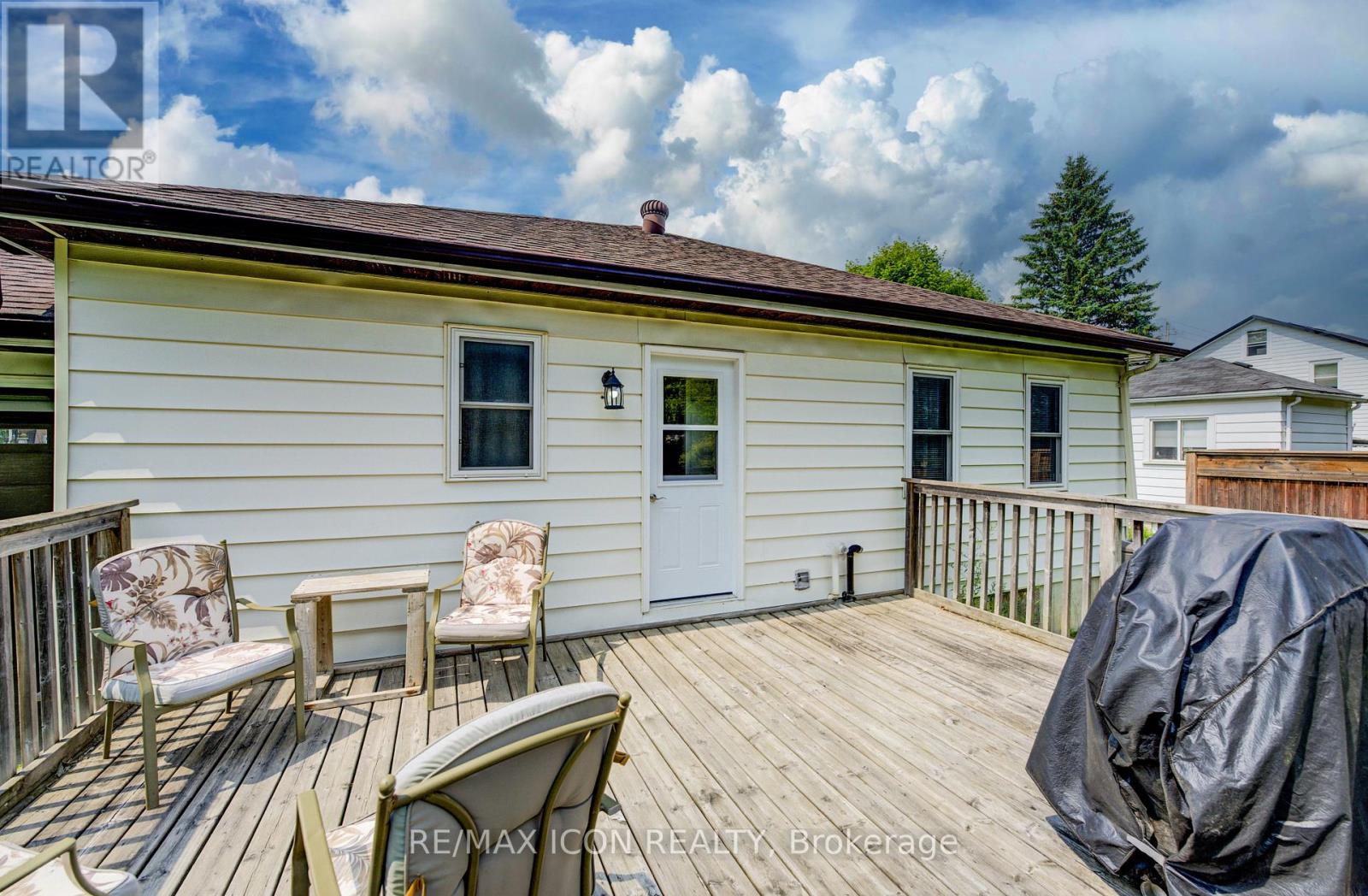 Photo 36 of 254 Wellington Street W, Wellington North ON