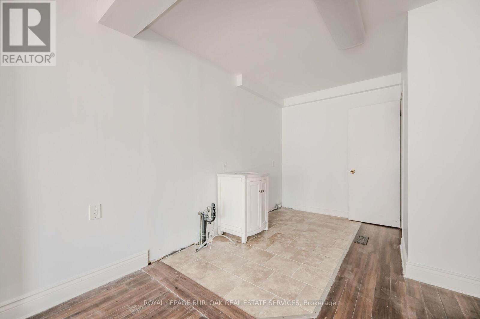 Photo 11 of 1345 Main Street E, Hamilton ON