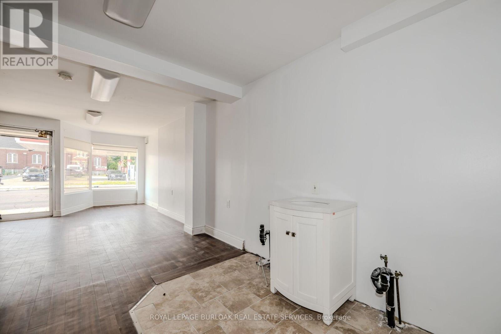 Photo 12 of 1345 Main Street E, Hamilton ON