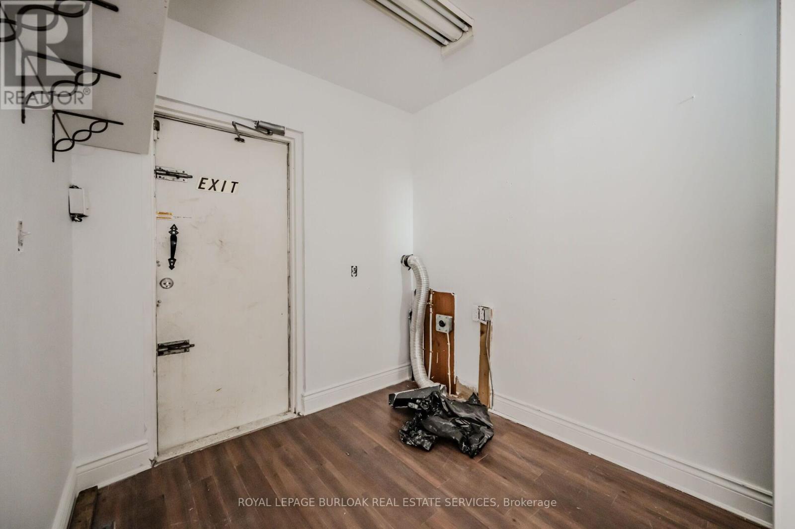 Photo 15 of 1345 Main Street E, Hamilton ON