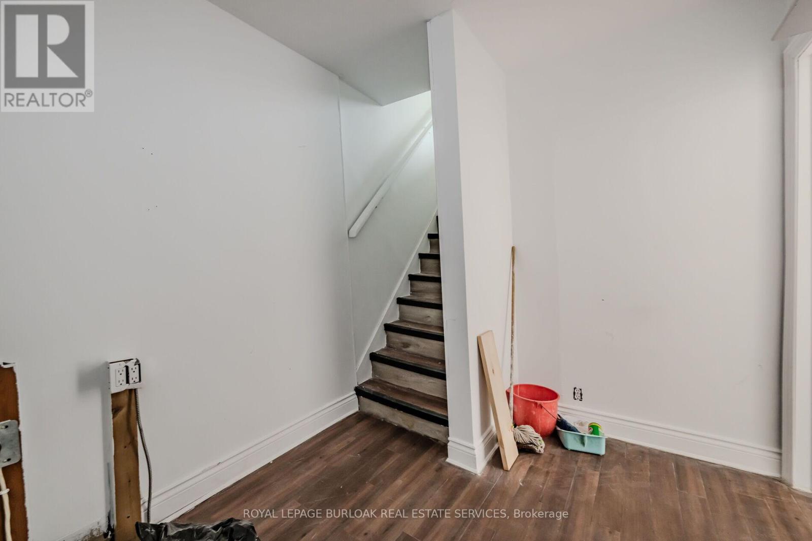 Photo 16 of 1345 Main Street E, Hamilton ON