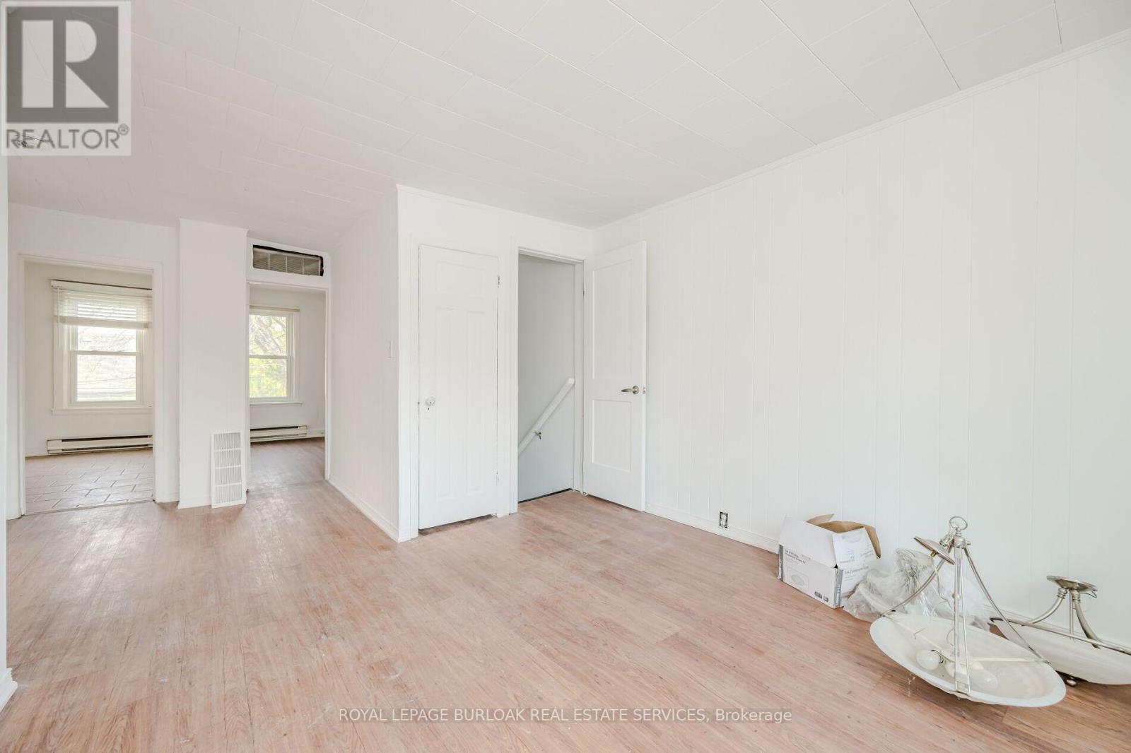 Photo 18 of 1345 Main Street E, Hamilton ON