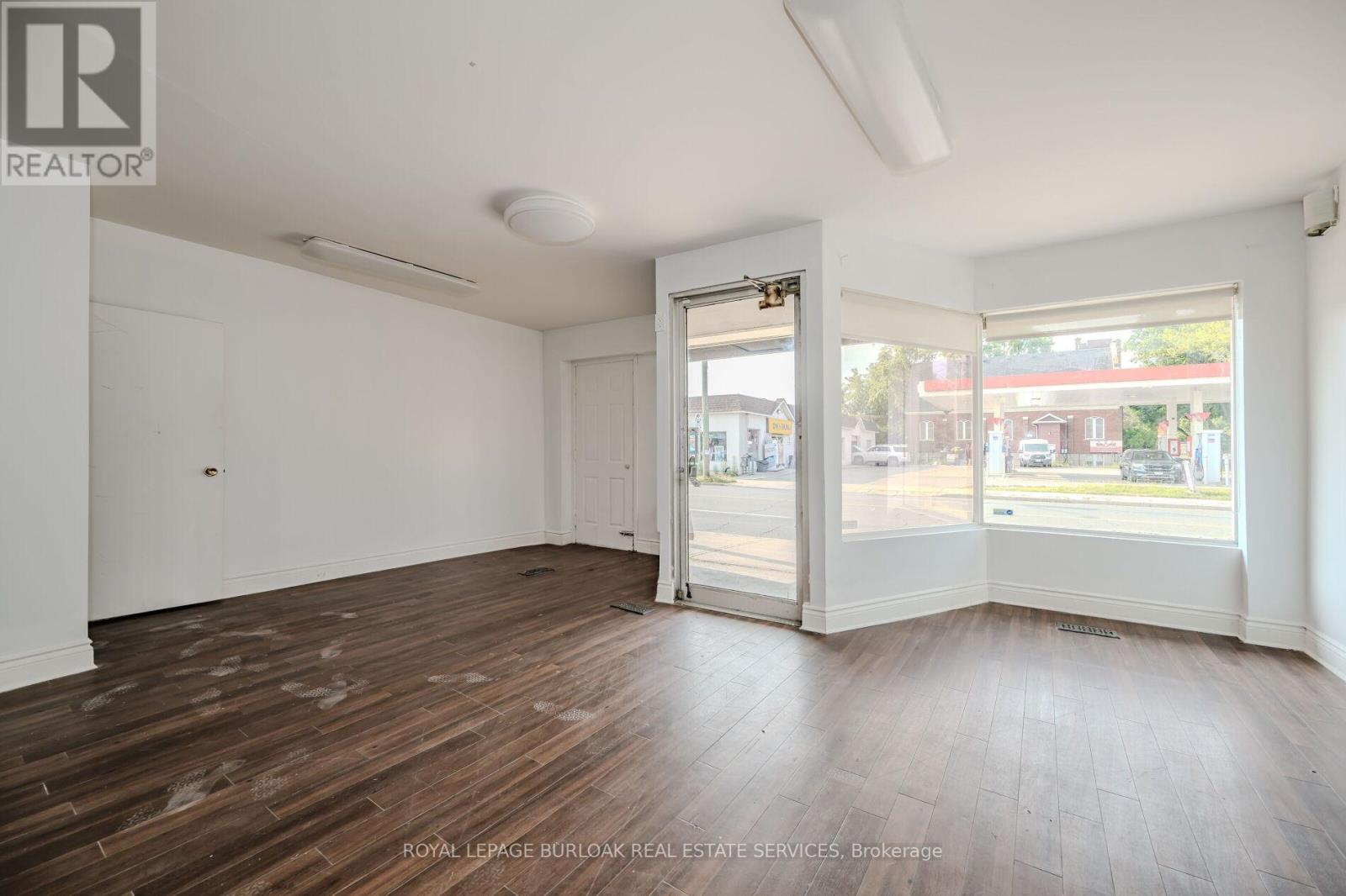 Photo 5 of 1345 Main Street E, Hamilton ON