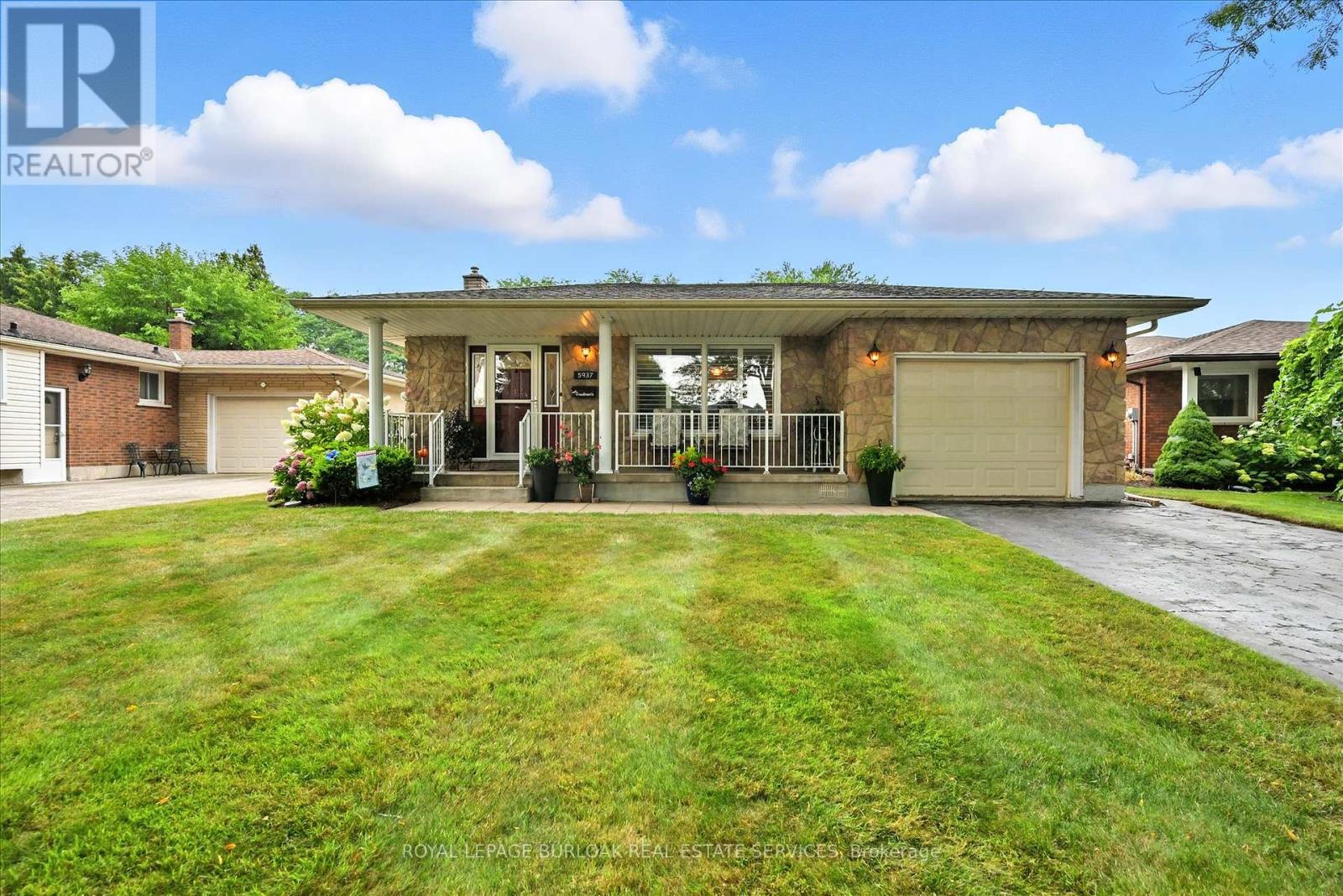 Photo 7 of 5937 Saint Anthony Crescent, Niagara Falls ON