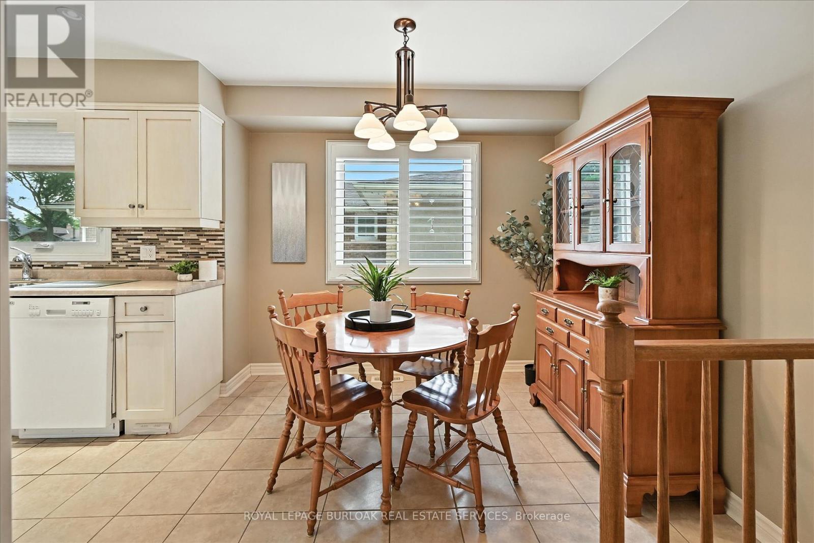 Photo 15 of 5937 Saint Anthony Crescent, Niagara Falls ON