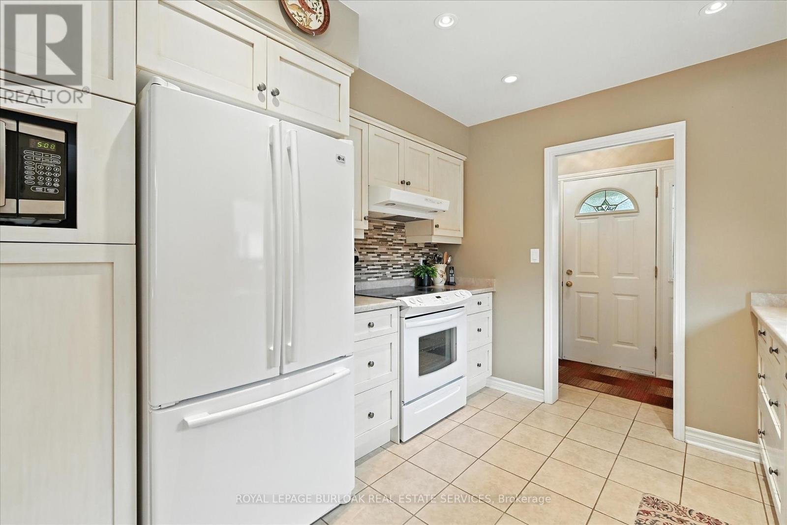 Photo 9 of 5937 Saint Anthony Crescent, Niagara Falls ON